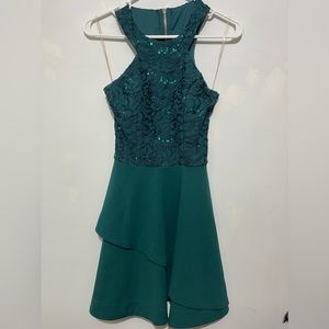 Girls size 5/women’s small emerald green!!🚨